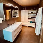 Becosy Triplex Chic Et Moderne Style Loft דירה Beloeil